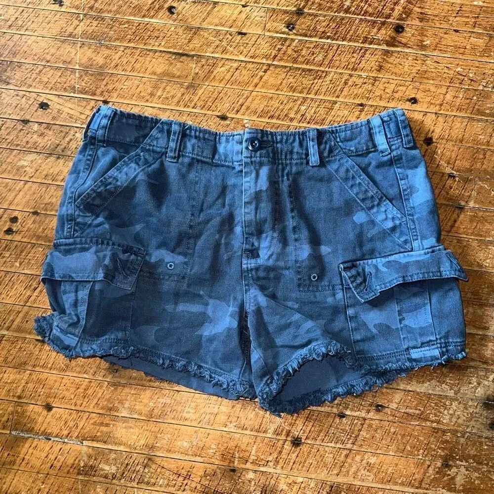 Lucky Brand blue camo 4/29 denim raw hem cutoff shorts